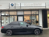 【BMWの伝統-3】BMWのお車は、&ldquo;駆け抜ける歓び&rdquo;を体現しております。走行の安定性とコーナリングの良さを追求し、思い通りにハンドルの操作可能です。