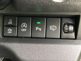 【車線逸脱抑制機能】高速道路走行時、車線からはみ出しそうな時にステアリングを制御し車線内を走行する様にアシスト。より安全な運転をサポートしてくれます!