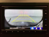 バックでの車庫入れも安心です! リアカメラが付いているバックモニター付のナビを装備しております。操作線もついており距離感も画面から確認できます。