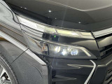 LEDヘッドライトです。デザイン性がよくとても明るいので、夜間の走行や悪天候でも安心です。しかも長寿命!