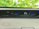 見やすいメーター類で、走行状況を的確に把握できます。運転に必要な情報を一目で確認できる、優れた視認性が特徴です。