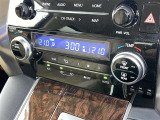 左右独立温度コントロールフルオートエアコンです。運転席、助手席それぞれで独立して温度設定ができます。冷え性の方が乗っても安心ですね♪
