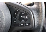 安全運転支援システムHondaSENSINGを搭載しております。衝突軽減ブレーキや誤発進抑制機能、アダプティブクルーズコントロールや車線維持など複数の先進技術で安心と快適なドライブをサポートします。