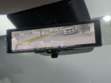 インテリジェントルームミラー搭載で、車の後方に設置されたカメラ映像を映し出してシートバックやヘッドレスト、同乗者に視界が遮られることがなく視認性が非常に良いです