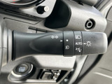 操作しやすい位置に配置されたウインカーレバーは、安全な車線変更をサポートします。直感的な操作感です。