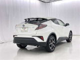 「バックフォルム」です。トランク・ラゲッジスペースには、多くの荷物を入れることが可能です。