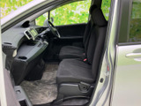 運転席周りのレイアウトは、使いやすさを追求。必要な情報を一目で確認でき、安全運転をサポートします。快適な運転環境です。