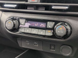 オートエアコンで温度を設定するだけで快適な車内環境を維持することができます!