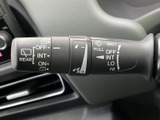 雨天時もクリアな視界を確保。操作しやすいワイパーレバーで、快適な運転をサポートします。悪天候時でも安心です。