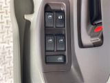 【パワーウインドウ】運転席のスイッチで、各席の窓ガラスの開閉ができます!あると便利ですよね!
