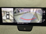狭い場所での駐車やすれ違いなどでより的確な運転操作に役立つ360&deg;ビューモニターが装備されています。