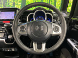 【純正革巻きステアリング】上質な革を使用することで、手にしっかり馴染みとても運転しやすいハンドルです♪
