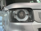 LEDヘッドライトは、点灯の瞬間から最大光量を発揮し、突然暗くなるトンネルなどでの安定感を高めます。