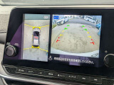 アラウンドビューモニター。上空から見下ろしているかのような映像を映し出して周囲を確認し、スムースな駐車をアシストします。