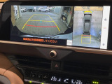 【パノラミックビューモニター】専用のカメラにより、上から見下ろしたような視点で360度クルマの周囲を確認することができます☆死角部分も確認しやすく、狭い場所での切り返しや駐車もスムーズに行えます。