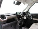ダイハツのお店では、ダイハツ車を知り尽くしたプロフェッショナルが、専用の診断機器を使って各システムを点検しております。
