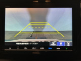 【バックカメラ】運転が苦手な方も車庫入れラクラクです!ギアをリバースに入れれば自動的に切り換わりますので、面倒な操作は不要です♪狭い駐車場もお車を傷つけず安心ですね!