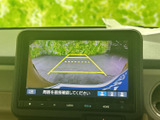 バック時の安全性を高めるバックモニターを搭載。狭い場所でも安心して駐車できます。ガイドライン表示で、距離感もつかみやすいです。