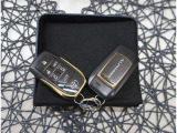 【スマートキー】キーをバッグやポケットに入れたままでもドアロックの開閉が出来るほか、エンジンキーを挿さなくてもエンジンスタートストップが出来ます。