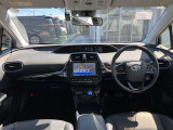 【運転席・インパネまわり】ハンドル・シート・フロアーなど隅々までプロによるクリーニング済み☆彡キレイな車内でドライブが一層快適にお楽しみいただけます!!