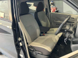 運転席まわりです。運転席からの視界が左右に広く隅々まではっきりと見渡せます!クルマの前端も把握しやすく安心して運転できます!