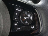 ◆アダプティブクルーズコントロール◆予め設定した車速内でクルマが自動的に加減速。前走車との適切な車間距離を維持しながら追従走行します。【LKAS】車線維持支援システムでステアリング操作を支援。