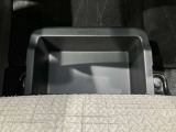 助手席下にも収納スペースあります☆コンパクトなのにたくさん収納があって助かります☆車検証を入れてる方も多い収納スペースです☆