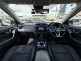 高いホールド性で運転姿勢が安定します。長距離ドライブでも疲れにくいのが魅力です。快適なドライビングライフをお送りください♪