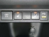 【シートヒーター搭載】シートを温めてくれる暖房機器です!長時間座っていると負担が掛かりやすい背中や腰、または冬場の寒い日に冷えやすい脚部に快適なぬくもりを♪