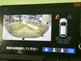 後方確認をサポートするモニター。駐車時の安全性を高め、狭い場所でも安心して操作できます。