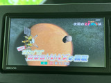 停車中には、番組や映像をお楽しみいただけます。移動時間も有効活用できる便利な機能です。家族や友人と一緒に視聴も可能です。