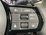 【アダプティブクルーズコントロール】高速道路での長距離走行が楽に!!自動で速度を保つクルーズコントロールが、衝突軽減システムと連携し、前方の車両を感知して車間を保つように速度調節してくれます!!