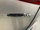 SKYACTIV-Gはマツダが開発した「燃費と走りの良さ」を高めた高効率な直噴ガソリンエンジンです。従来のガソリンエンジンの常識を覆す「高圧縮比」を特徴とし、日常の運転で扱いやすい滑らかな走りを実現しています。