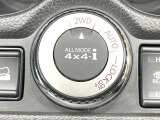 【オールモード4&times;4】2WD/4WDモードを手軽に切り替え可能。燃費重視の2WD、スタック時に役立つLOCK、AUTOモードでは4WDの配分を自動で調整し、路面状況を問わず安定した走りをサポート。