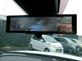 インテリジェント・ルームミラー:車両後方のカメラ映像をミラー面に映し出すので、車内の状況や、天候などに影響されずいつでもクリアな後方視界が得られます。