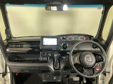 【前方視界】開放的な前方視界!運転がしやすく疲れにくいです♪窓が大きく、見通しがとっても良いおクルマですよ♪