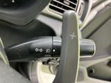 操作しやすい位置に配置されたウインカーレバーは、スムーズな車線変更をサポート。安全運転に貢献します。