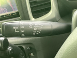 雨天時でもクリアな視界を確保できるワイパーレバー。切り替えも簡単で、運転に集中できます。悪天候時も安心です。