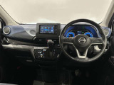 気持ちよく視界が広がる、開放的な運転席です