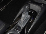電動パーキングブレーキ・ブレーキホールドを装備してます。ホールド機能は信号待ちが多い一般道で疲労軽減になり、大好評です!