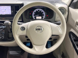 インテリアに合わせたデザインのステアリングは、運転される方のことも考え、運転しやすい形状、大きさです。是非一度、実際に触ってお確かめください。