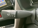 雨天時でもクリアな視界を確保。ワイパーの操作は簡単で、運転の安全性を高めます。