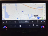 ディスプレイオーディオ搭載車です(T-コネクトナビ)!Bluetoothも付いていますし、フルセグでテレビも視聴出来ますナビゲーション契約期間R11年6月まで対応しています。