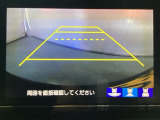 バックでの車庫入れも安心です! リアカメラが付いているバックモニター付のナビを装備しております。操作線もついており距離感も画面から確認できます。