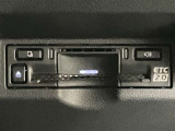 高速道路で便利な【ETC2.0】を装備しています。光ビーコン搭載で渋滞情報などナビゲーションと連動することで機能も充実いたします。他、観光施設に立ち寄るための高速料金割引サービス等もございます。