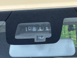 【スズキ セーフティサポート】走行中に前方の車両等を認識し、衝突しそうな時は警報とブレーキで衝突回避と被害軽減をアシスト。より安全にドライブをお楽しみいただけます。