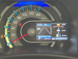 見やすく、操作しやすいメーターパネル。車両情報が一目で確認できます。運転に集中できる環境です。