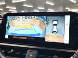 【パノラミックビューモニター】専用のカメラにより、上から見下ろしたような視点で360度クルマの周囲を確認することができます☆死角部分も確認しやすく、狭い場所での切り返しや駐車もスムーズに行えます。
