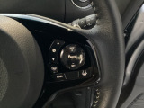 運転席&助手席にはシートヒーターが付いてます。寒い冬でもスイッチONで座面をあたたかくして、ドライブをさらに快適にしてくれます。シフトまわりにあるスイッチでHIとLOの2段階に温度設定が可能です。