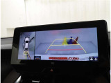パノラミックビューモニター付きです。車両を上から見たような映像をディスプレイオーディオ画面に表示。運転席からの目視だけでは見にくい、車両周辺の状況をリアルタイムでしっかり確認できます。